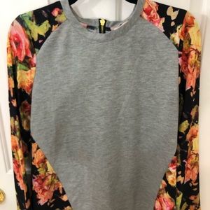 Pniina Top Grey with Floral Back & Sleeves